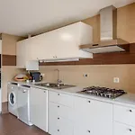 Modern 2 Bedroom 20 Min From Center Appartamento *