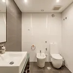 Modern 2 Bedroom 20 Min From Center Appartamento *