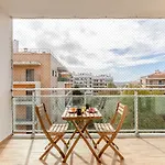 Modern 2 Bedroom 20 Min From Center Apartment *