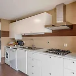 Modern 2 Bedroom 20 Min From Center Appartamento Amadora
