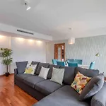 Modern 2 Bedroom 20 Min From Center