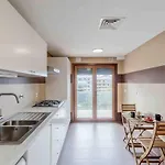 Modern 2 Bedroom 20 Min From Center Amadora