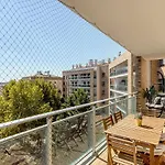 Modern 2 Bedroom 20 Min From Center