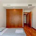 Modern 2 Bedroom 20 Min From Center Appartamento *