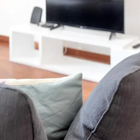 Apartment Modern 2 Bedroom 20 Min From Center