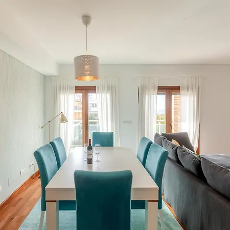 Modern 2 Bedroom 20 Min From Center *
