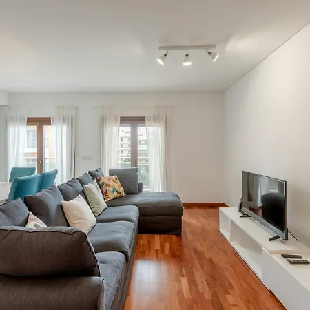 Apartment Modern 2 Bedroom 20 Min From Center Amadora