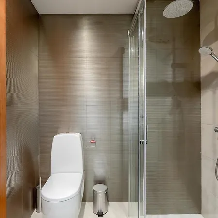 Modern 2 Bedroom 20 Min From Center Amadora