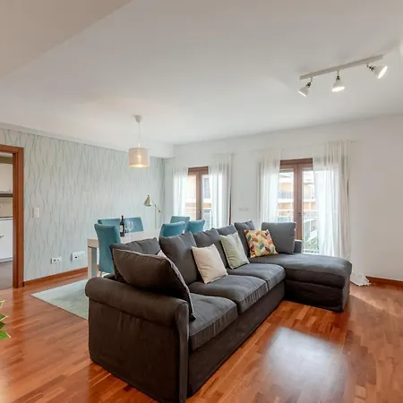 Modern 2 Bedroom 20 Min From Center *