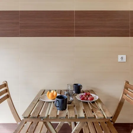 Modern 2 Bedroom 20 Min From Center *