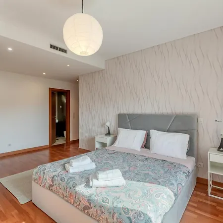 Apartamento Modern 2 Bedroom 20 Min From Center