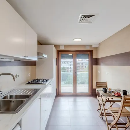Modern 2 Bedroom 20 Min From Center Apartamento
