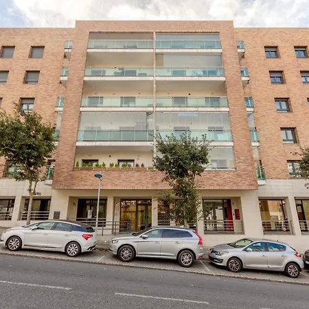 Modern 2 Bedroom 20 Min From Center *