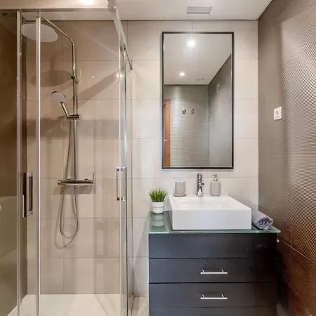 Modern 2 Bedroom 20 Min From Center Apartamento *