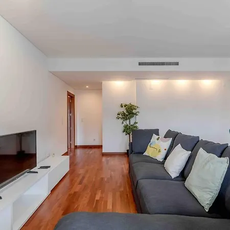 아파트 Modern 2 Bedroom 20 Min From Center