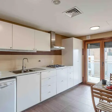 아파트 Modern 2 Bedroom 20 Min From Center *
