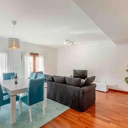 아파트 Modern 2 Bedroom 20 Min From Center