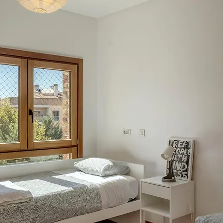 아파트 Modern 2 Bedroom 20 Min From Center *