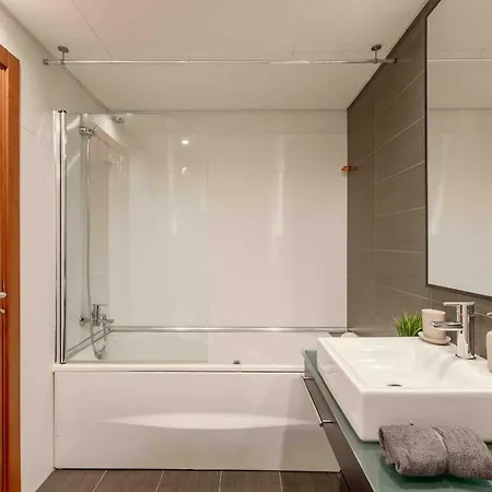 아파트 Modern 2 Bedroom 20 Min From Center *