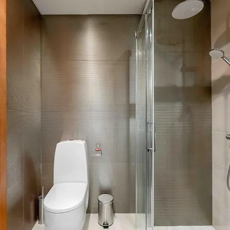 아파트 Modern 2 Bedroom 20 Min From Center *
