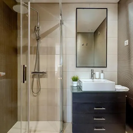 Modern 2 Bedroom 20 Min From Center *